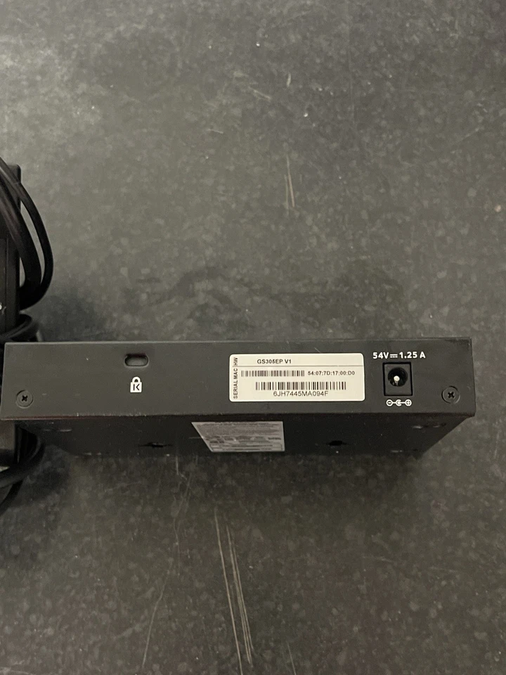 Netgear GS305EP 5-Port Gigabit Ethernet PoE+ Network Switch - Image 4 of 4
