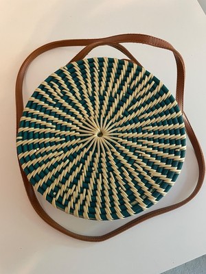 Geflochtene runde Handtasche in Grün Korbtasche Rattantasche Balitasche 20 cm