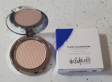 The Estee Edit by Estee Lauder Flash Illuminator Fluid Powder 01 HEAT - NIB