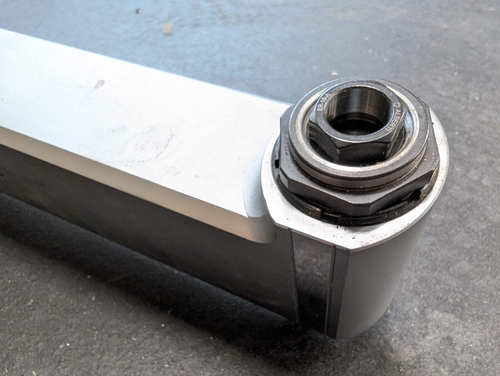 Alberti T90-1.5 Parallel Offset Angle Head R=250 Smart Change ER16 CNC Milling