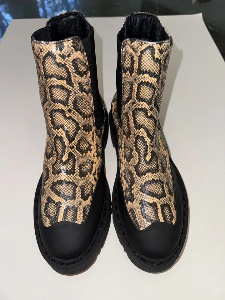 $550 AQUATALIA HOLLY Caramelo Piel de Serpiente Impermeable Chelsea Botines Talla 7.5 M Foto 4 de 4