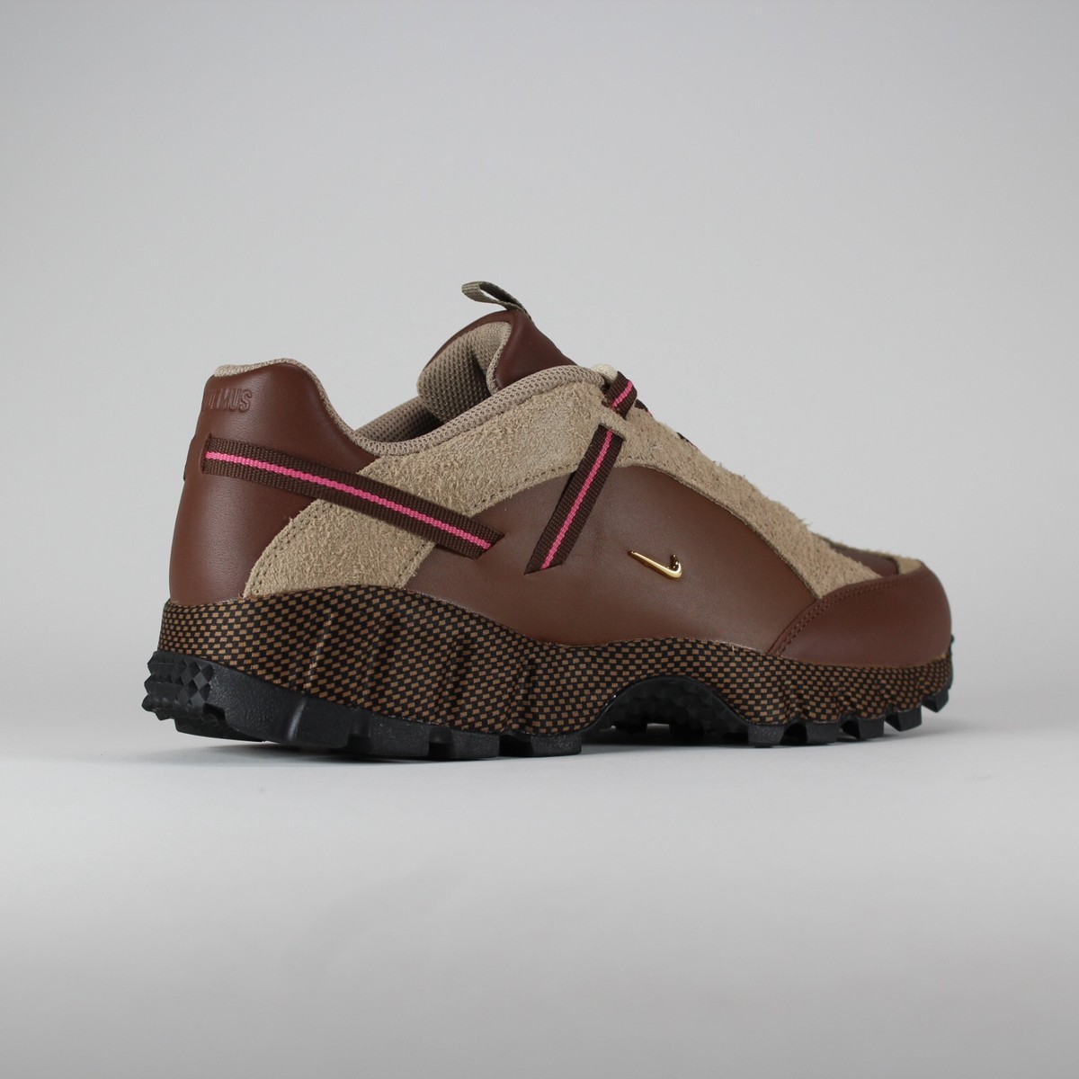 Jacquemus × Nike WMNS Air Humara LX Ale Brown and Gold Nike x Jacquemus Air Humara LX 'Gold Ale Brown' DR0420-200