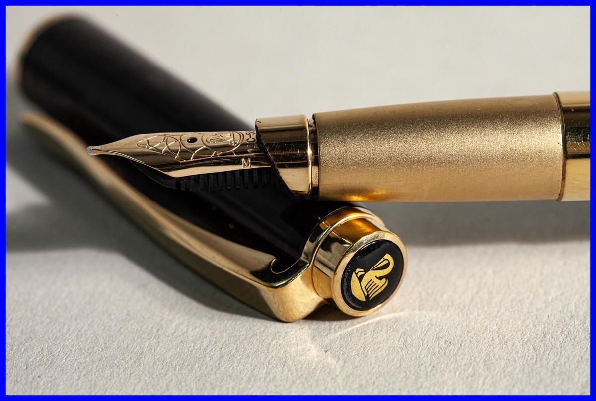 1994 PELIKAN fountain pen, CELEBRY LINE, Achat Black & Gold, M 585