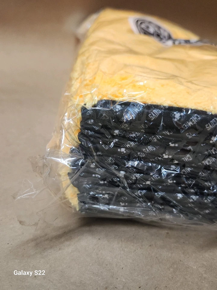 Novas toalhas de microfibra Chemical Guy, ouro 12 peças (16"x16") MIC_506_12 - Imagem 2 de 4