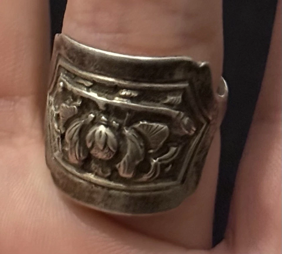Antiguo Anillo de Plata Chino Repousse Talla 8 Ajustable Foto 4 de 4