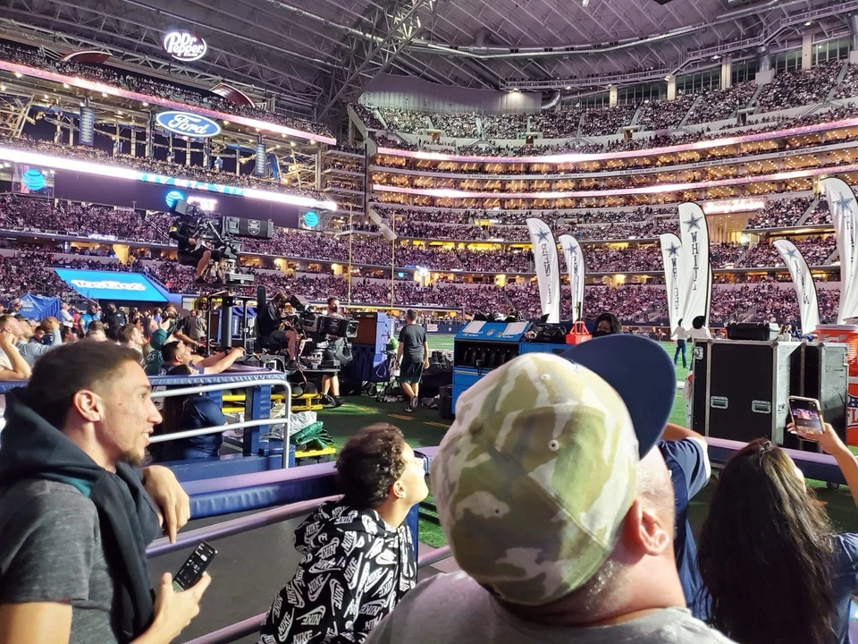 Dallas Cowboys vs Arizona Cardinals 11/3 AT&T Stadium Touchdown Suite 20 boletos Foto 4 de 4