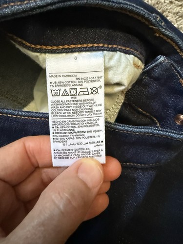 Pantalones de mezclilla acampanados de tiro alto Old Navy para mujer talla 6 - Imagen 4 de 9