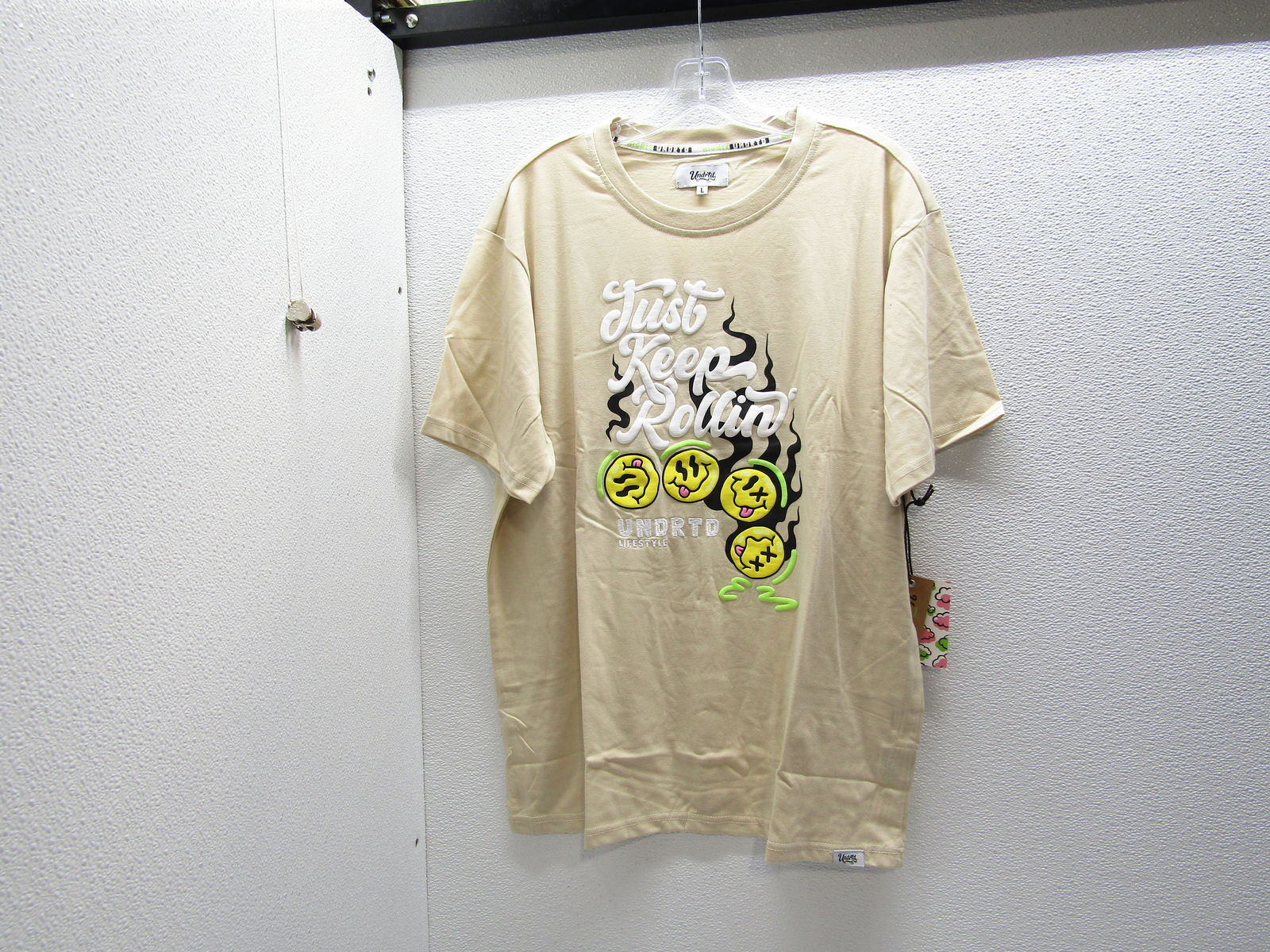 Highly Undrtd Unisex Logo Just Keep Rollin Soft T-Shirt Size L Cream