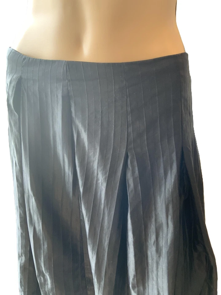 Falda Mossimo Negra Hasta la Rodilla Plisada Elástica Cintura Hada Grunge Talla 2 Foto 2 de 4