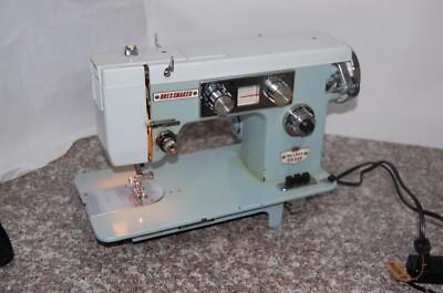 T1B  Dressmaker SWA-2000 Deluxe Zig Zag Sewing Machine SN21453