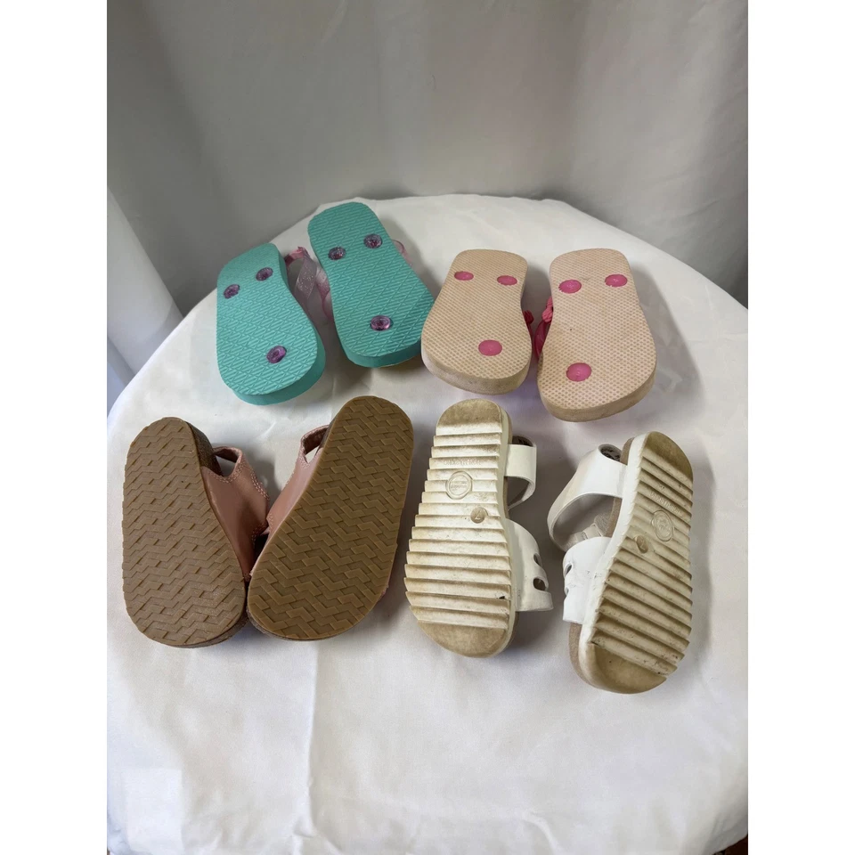 Lote de 4 pares de sandalias y chanclas para niños niñas pequeñas varios estilos y colores Foto 2 de 3