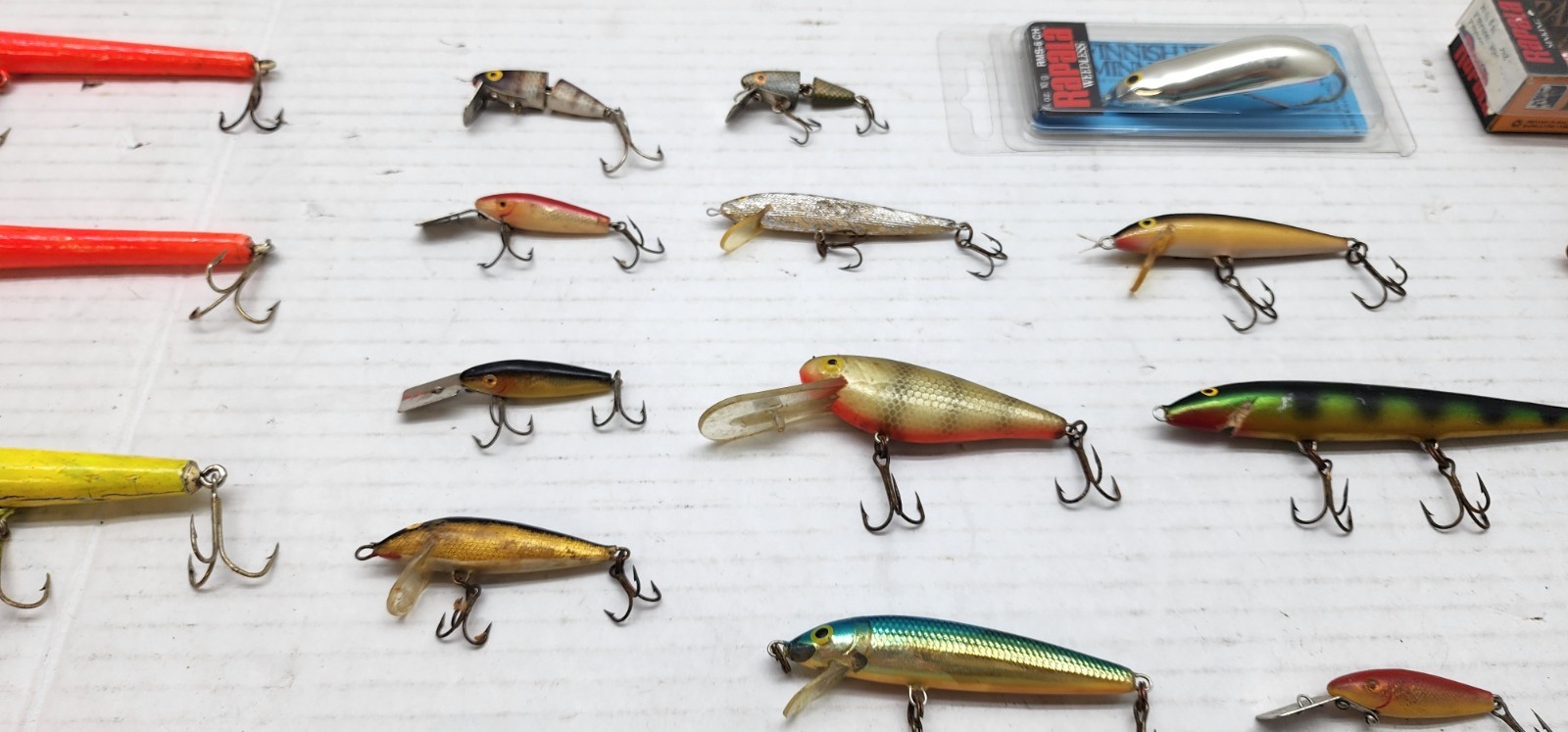 VINTAGE FISHING LURES RAPALA JITTERBUG L&S HEDDON SONIC CRANKBAITS PLUGS JOINTED - Image 7