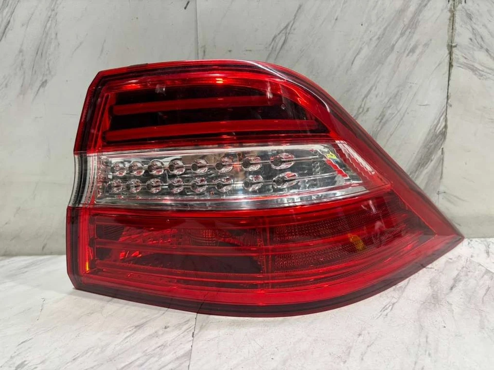 2012 2019 MERCEDES BENZ ML350 ML550 LANTERNA TRASEIRA EXTERNA FABRICANTE DE EQUIPAMENTO ORIGINAL LADO DIREITO DO PASSAGEIRO LED - Imagem 2 de 4