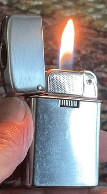 Vintage Sarome Gas lighter In Working Condition.