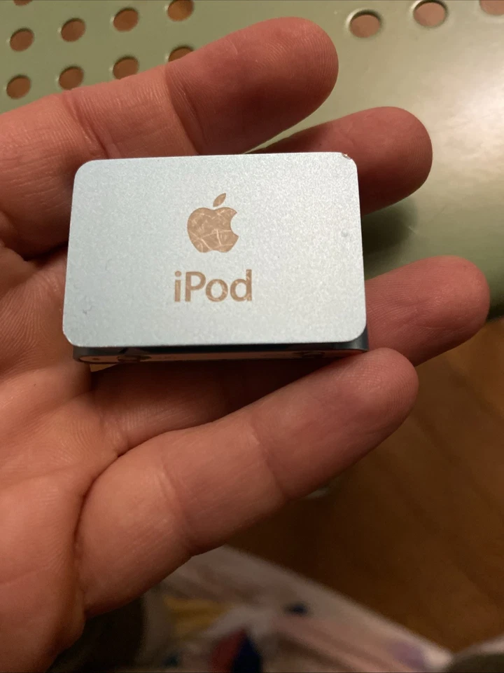Apple iPod Shuffle 2nd Generation 2GB with Dock - Image 4 of 4