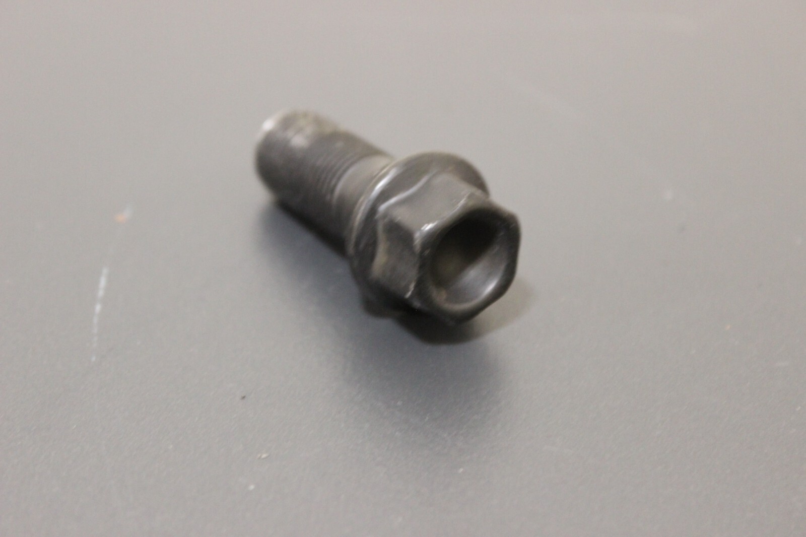 1 piece 07-16 Mini Cooper S R56 R57 R55 R58 R59 Wheel Lug Nut Bolt M14X1.25