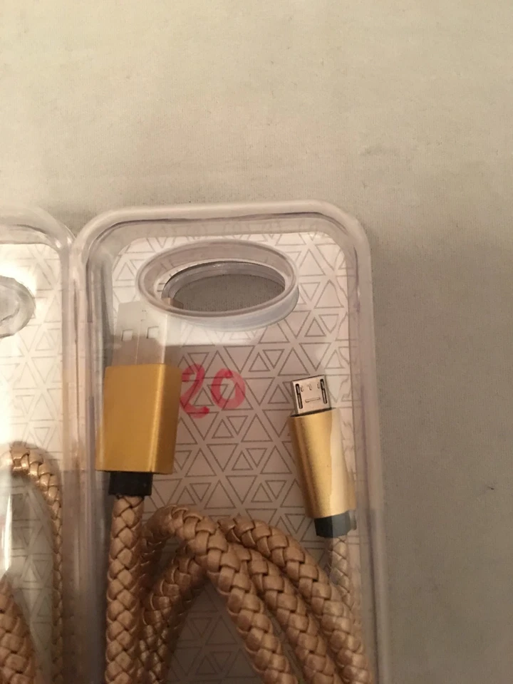 Cable de datos de cuero Mybat mirco usb puerto V9 dorado con soporte para cable Foto 2 de 4