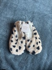 Target Women's size M/L Fur Animal Print Slipper Socks Gripper Sole Polyester