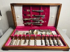 Vintage Silverplate Set 1847 Rogers Bros Heritage  53 pieces With Box