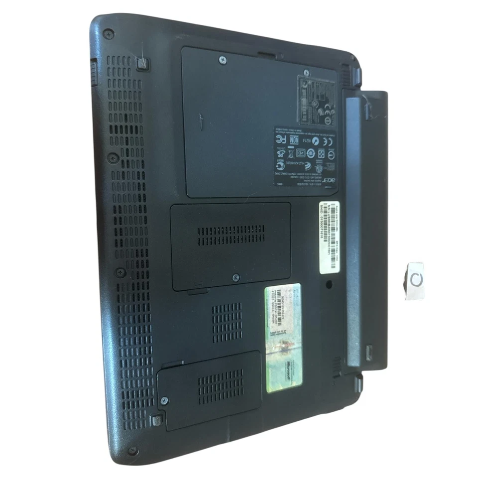 Computer Portatile Netbook Acer Aspire One KAV60 Intel Atom 1GB RAM 160GB HDD - Immagine 4 di 4