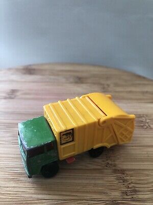 VINTAGE MATCHBOX REFUSE TRUCK NO36 1979 SUPERFASTS green cab yellow body