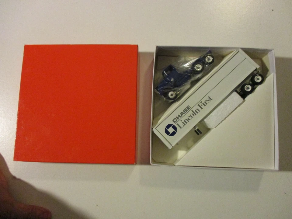 CAMIÓN FUNDIDO A PRESIÓN WINROSS BRAND CHASE LINCOLN PRIMER CAMIÓN NUEVO EN CAJA   Foto 2 de 3