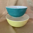 Discounted! Vintage Pyrex Primary Colors Nesting Mixing Bowls Two #403 & # 404