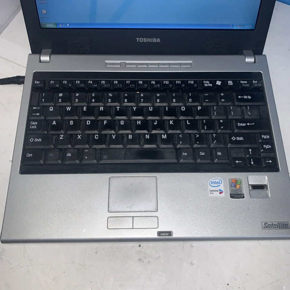 12'' Toshiba Satellite U200 2-Core 1.6GHZ 1GB 250GB Windows XP pro  (Bad Audio) - Image 4 of 4