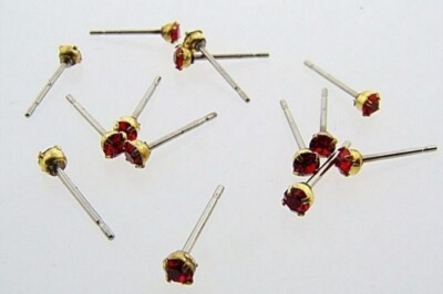 12 VINTAGE LIGHT RED RHINESTONE JEWEL BRASS STUD STEEL POST EARRINGS V865