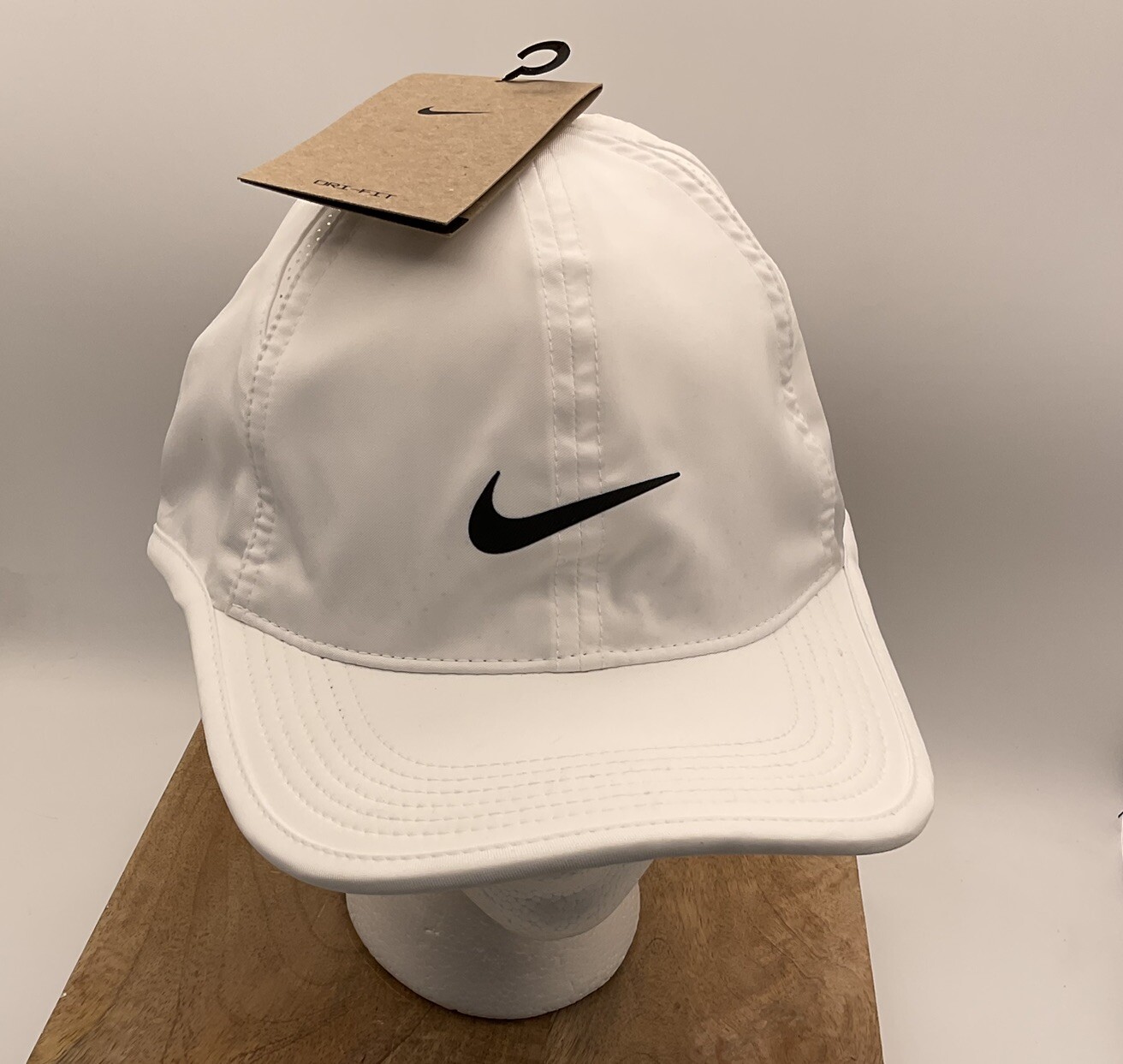 NWT Nike Club Unstructured Featherlight Dri-FIT Cap Unisex M/L FB5682-100