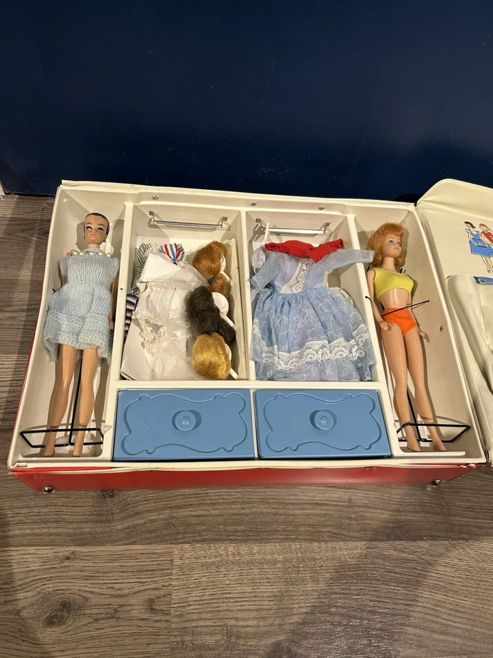 Винтажный кукольный чехол 1962 Barbie and Midge с куклами, одеждой и аксессуарами Mattel - Изображение 2 из 4
