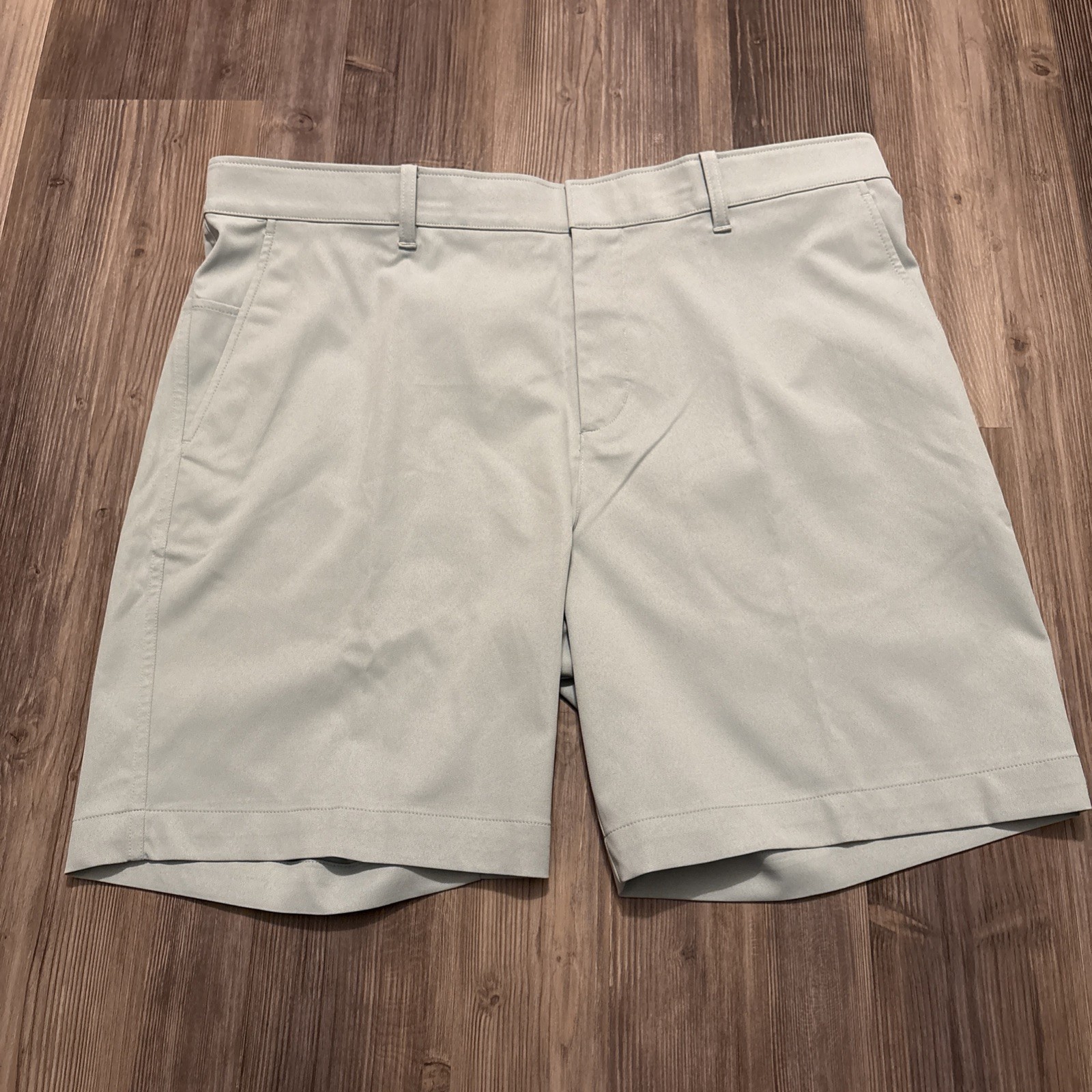 Nike Chino Shorts Men, Size 38, Light Grey Standard Fit Performance Stretch Golf