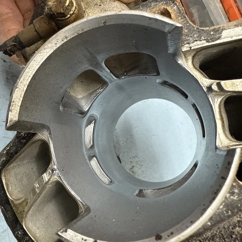 1981 Kawasaki Invader 440 L/C Vintage Snowmobile motor cylinder jug Piston Foto 2 de 4