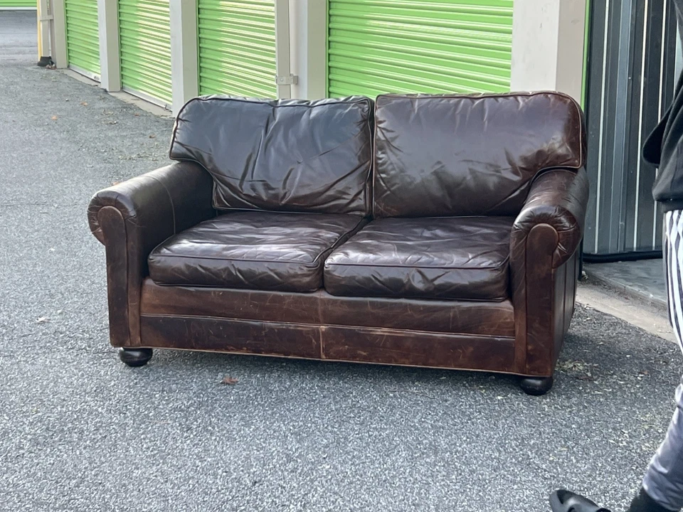 🚚** Free Delivery ** Restoration Hardware Leather Love Seat   🚚 - Image 4 of 4