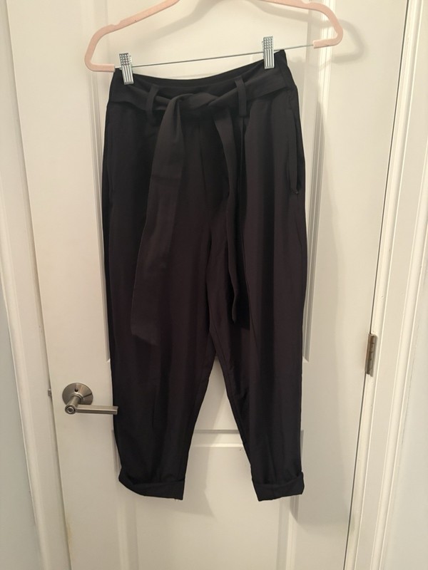 NWT Athleta Cardiff Pant Womens Size 6 Black Belted  Travel Trouser 3/4 Capri