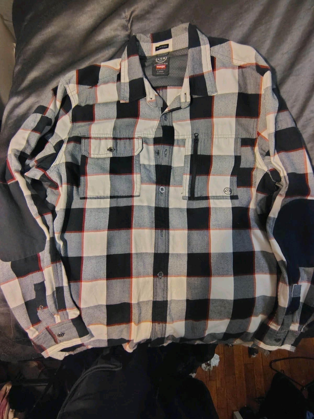 Wrangler ATG Plaid Button Up Shirt Men's L Recycled Polyester Blend