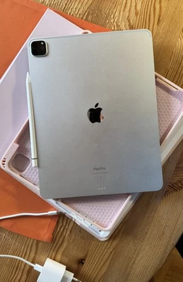 Apple iPad Pro 12.9-inch (6th generation) · 256GB · Wi-Fi
