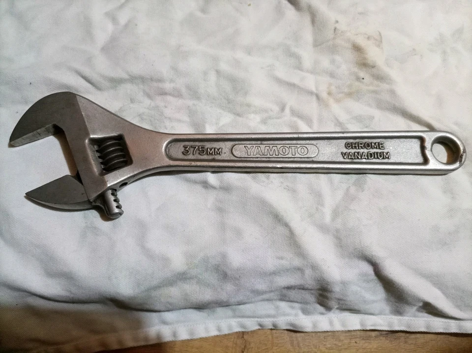 YAMOTO 501-215. 15"/375mm.Silver Adjustable Spanner. Heavy Duty. - Image 2 of 3