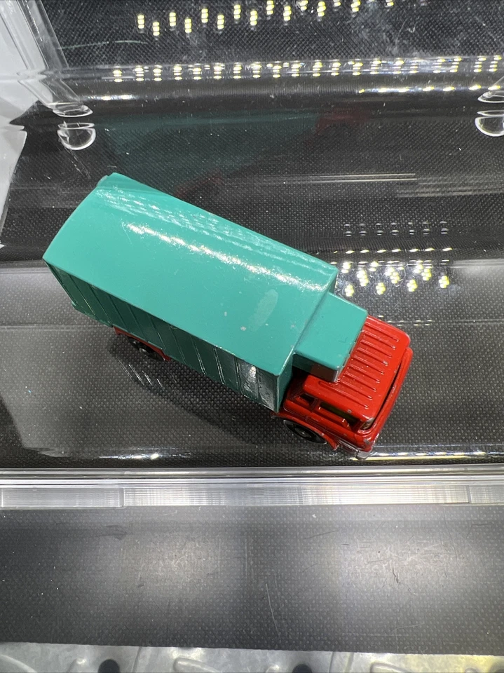 Vintage Lesney Matchbox Toy Car No 44 Refrigerator Truck GMC Cab-Over Red Green - Image 2 of 4