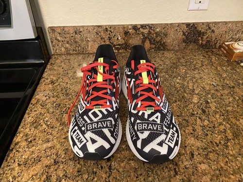 Scarpe da corsa uomo Brooks Launch 8 Firefighter Marathon NUOVE 13 - Foto 2 di 9