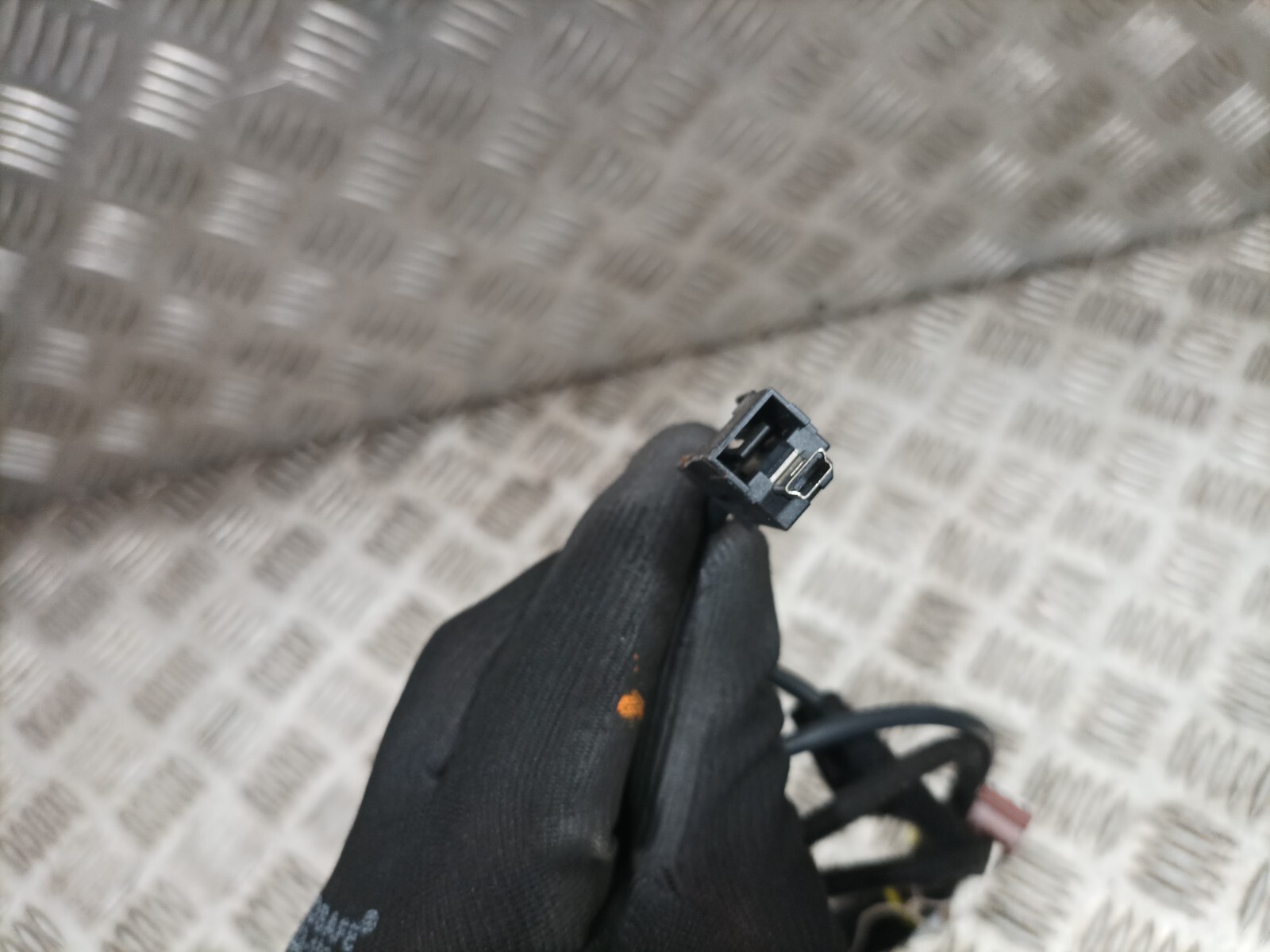 Renault Trafic MK3 2015-19 Vivaro B Genuine USB Port 280236188R 