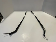 Pair of 07-08 suburban yukon tahoe avalanche wiper arms 25872300 Rh 25875220 LH 