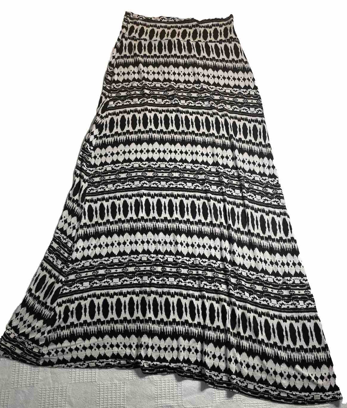 Wet Seal women’s Maxi Skirt Size Large. Aztec Pattern Black White