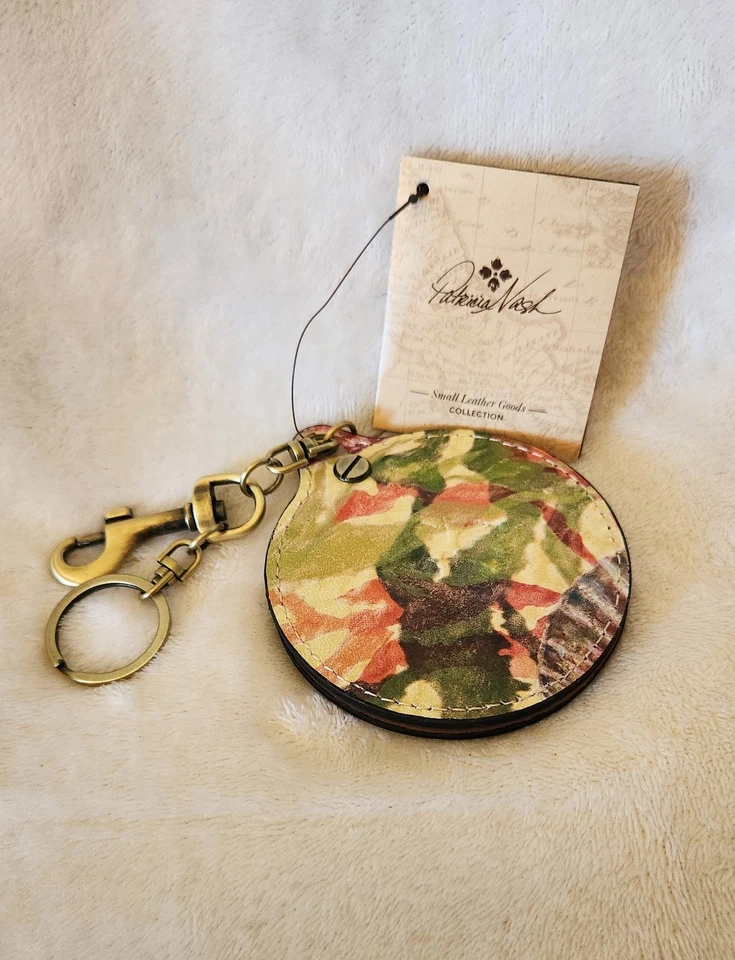 Llavero Patricia Nash Liscia Seashells Seashore Mirror NUEVO CON ETIQUETAS PRECIO DE VENTA SUGERIDO POR EL FABRICANTE $29.99 Foto 2 de 4