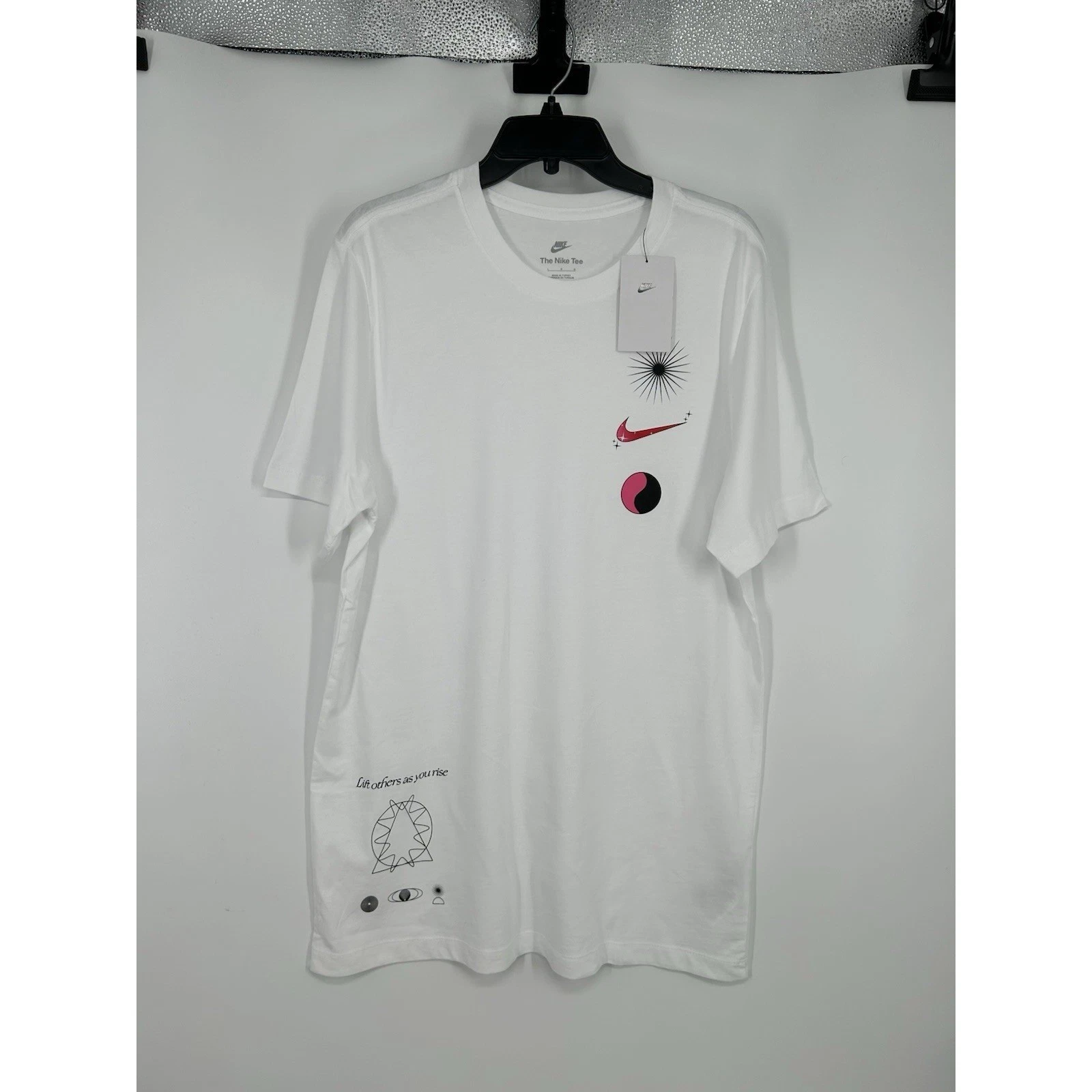 Nike Sportswear Lift Others As You Rise Graphic Short Sleeve Tee DZ2821-100 L