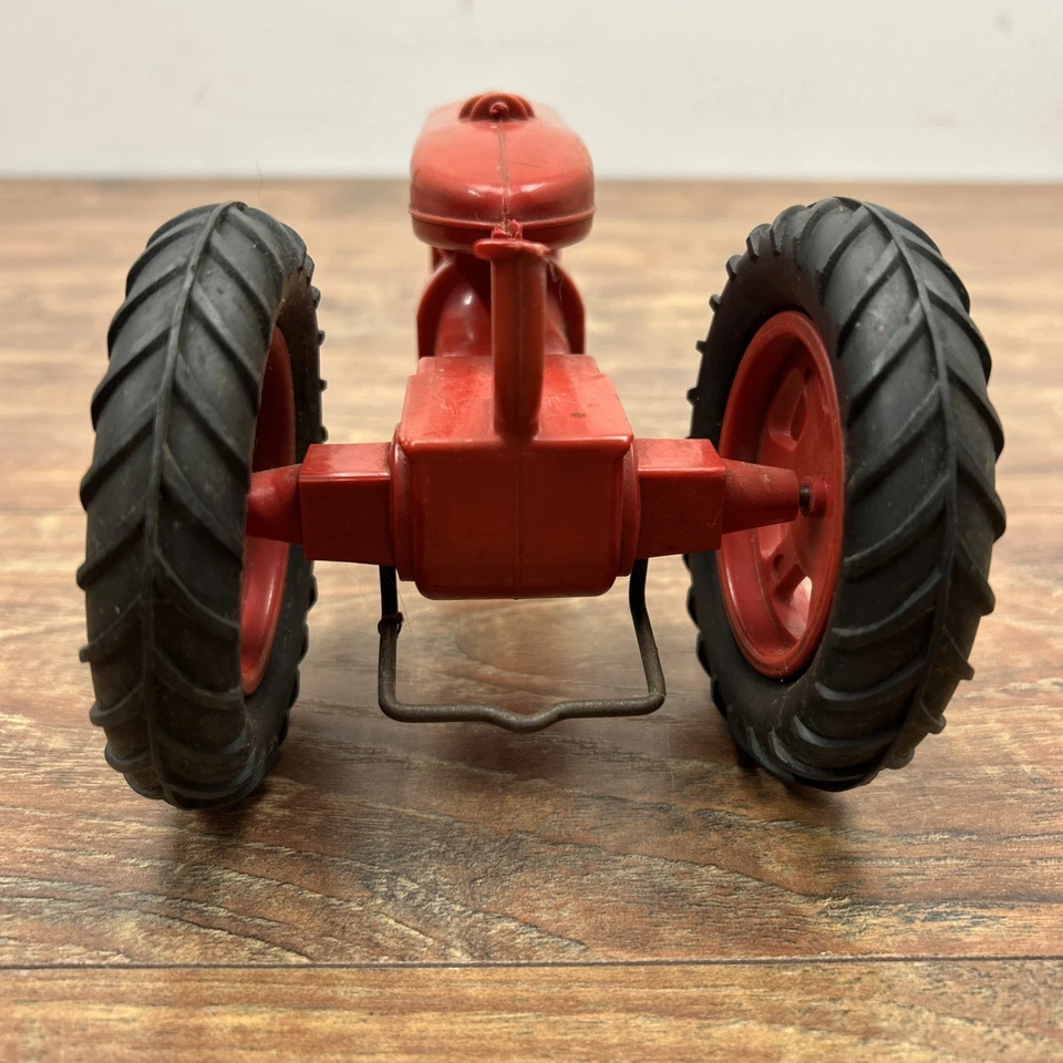 Tractor de colección International Harvester IH Farmall 1/16 juguete granja de plástico ** Foto 4 de 4