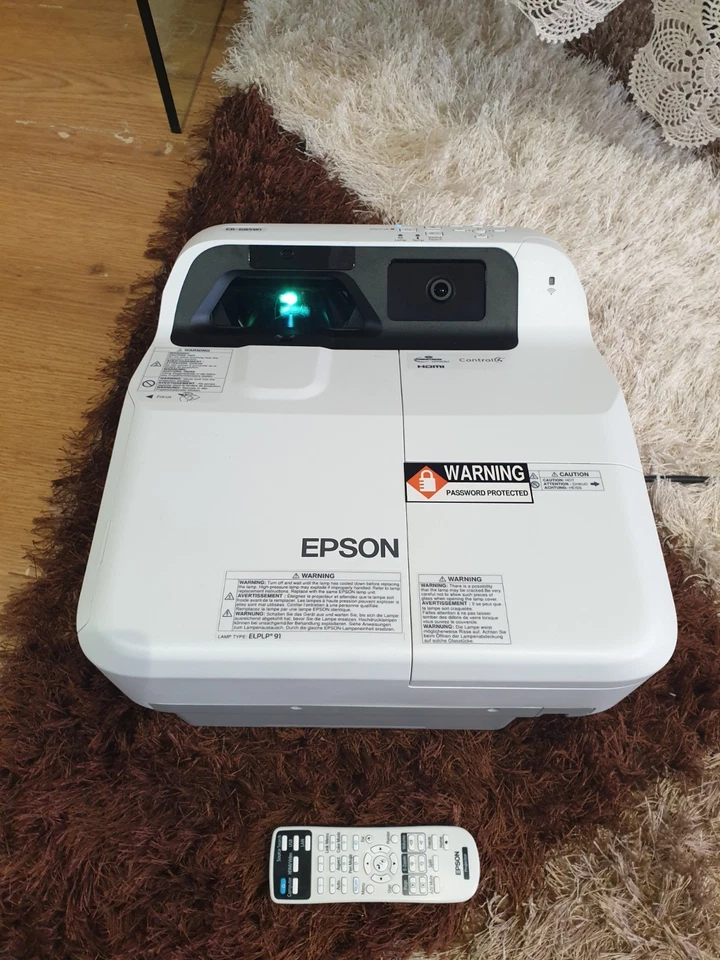 Epson EB-685W Projector, with power cable & remote control,  excellent  - Image 4 of 4