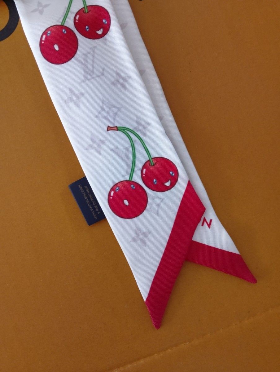LOUIS VUITTON チェリーハンカチ Louis Vuitton x Takashi Murakami Cherry Cerise Bandeau Silk Scarf