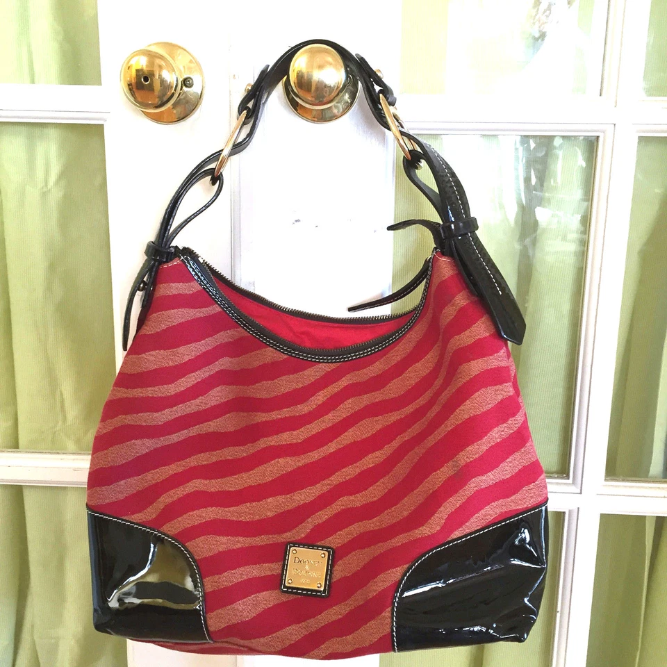 BOLSO DE HOMBRO GRANDE HOBO DOONEY & BOURKE ROJO NIKKI CEBRA ANIMAL PRINT