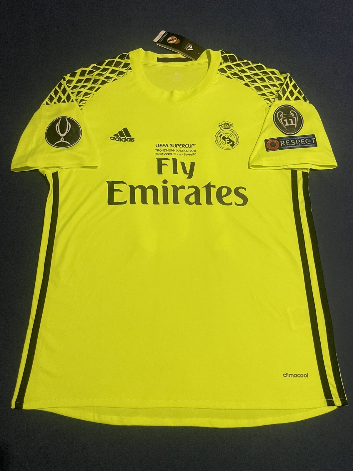 REAL MADRID CASILLAS UEFA SUPERCUP vs SEVILLA SIZE M USA BARCELONA MEXICO CHIVAS